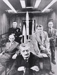 In primo piano Hermann Oberth, subito dietro sulla destra Wernher Von Braun